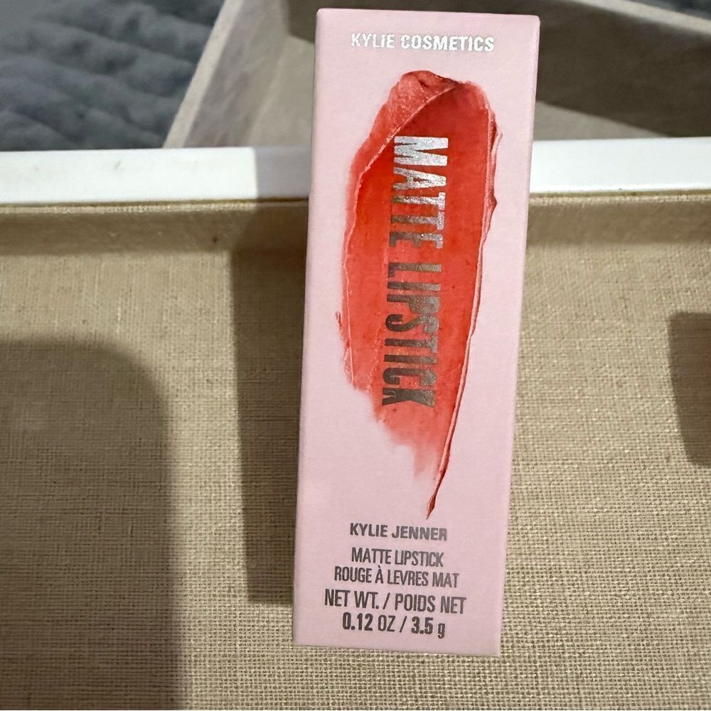 KYLIE COSMETICS MATTE LIPSTICK – 209 SUMMER SOMEWHERE - Picture 9 of 17